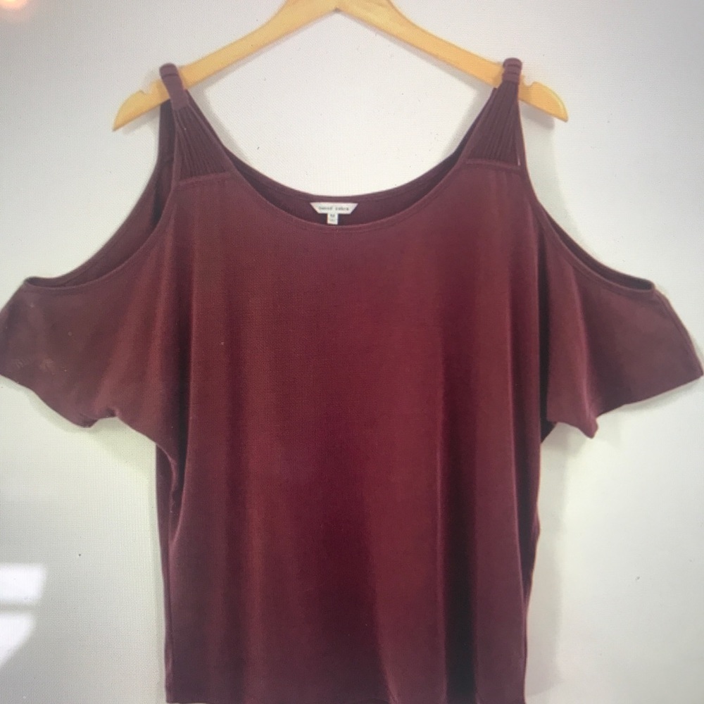 NAKED ZEBRA cold shoulder Burgundy top small
